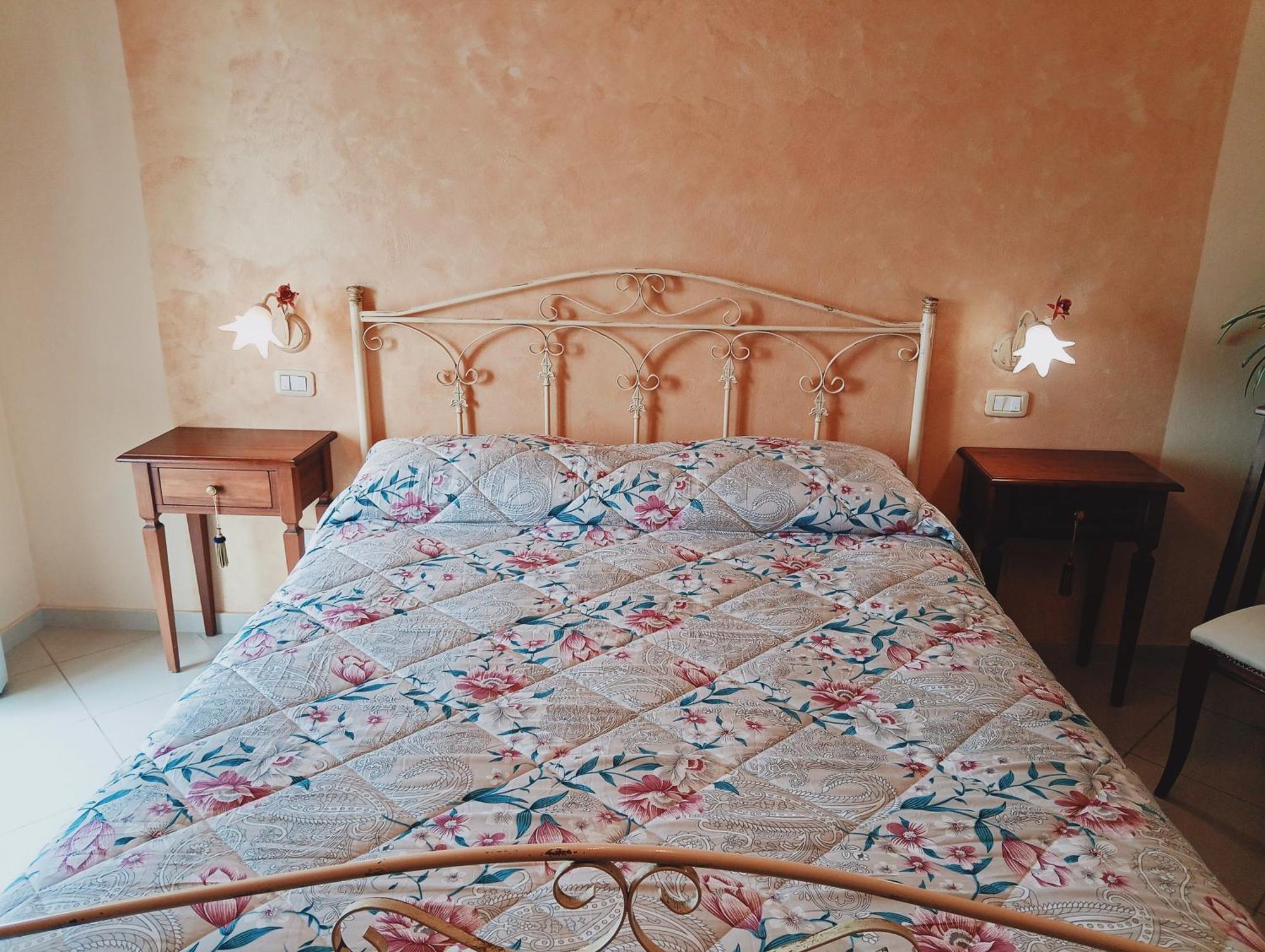 Domus Langhe Bed & Breakfast 3*