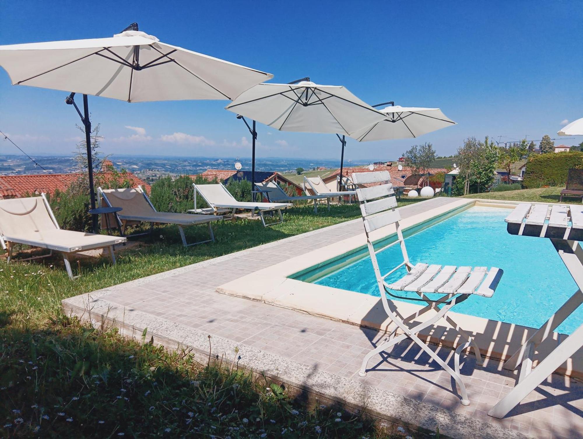 Bed & Breakfast Domus Langhe