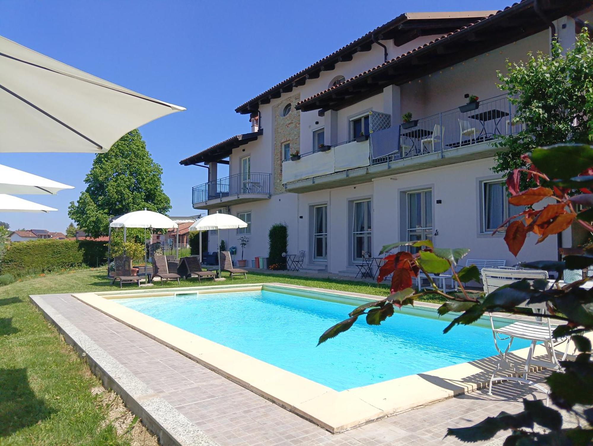 Domus Langhe Bed & Breakfast